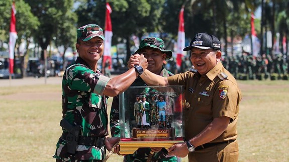 Kolaborasi TNI, Pemkab dan Masyarakat Jember dalam TMMD ke-117 di Desa Klungkung, Sukorambi